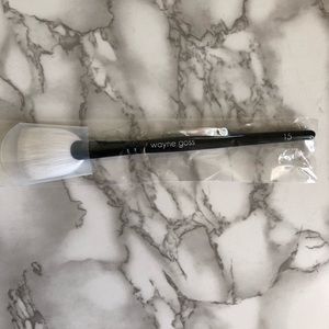 Wayne Goss fan brush 15